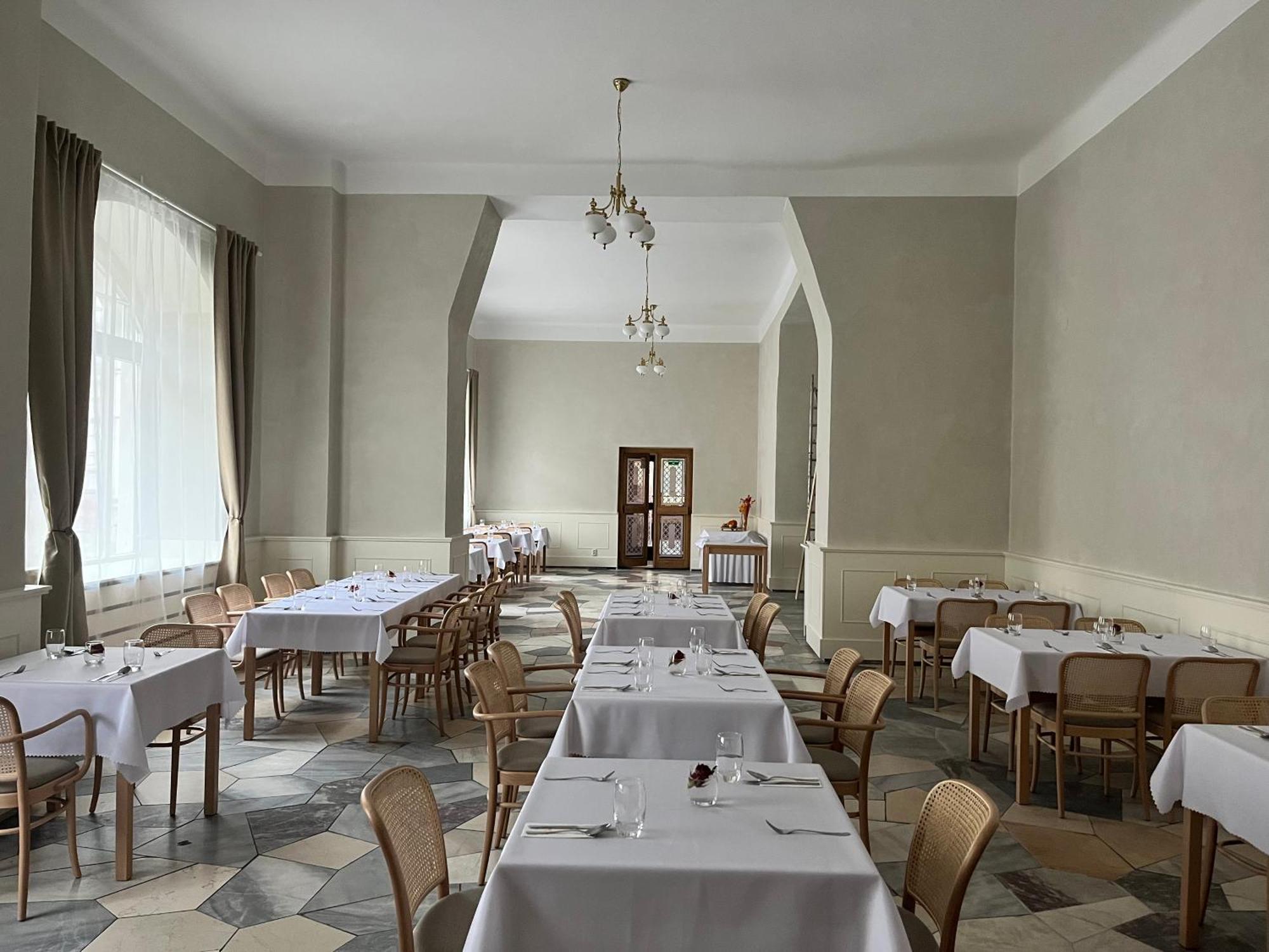 Hotel Dumbier Брезно Экстерьер фото