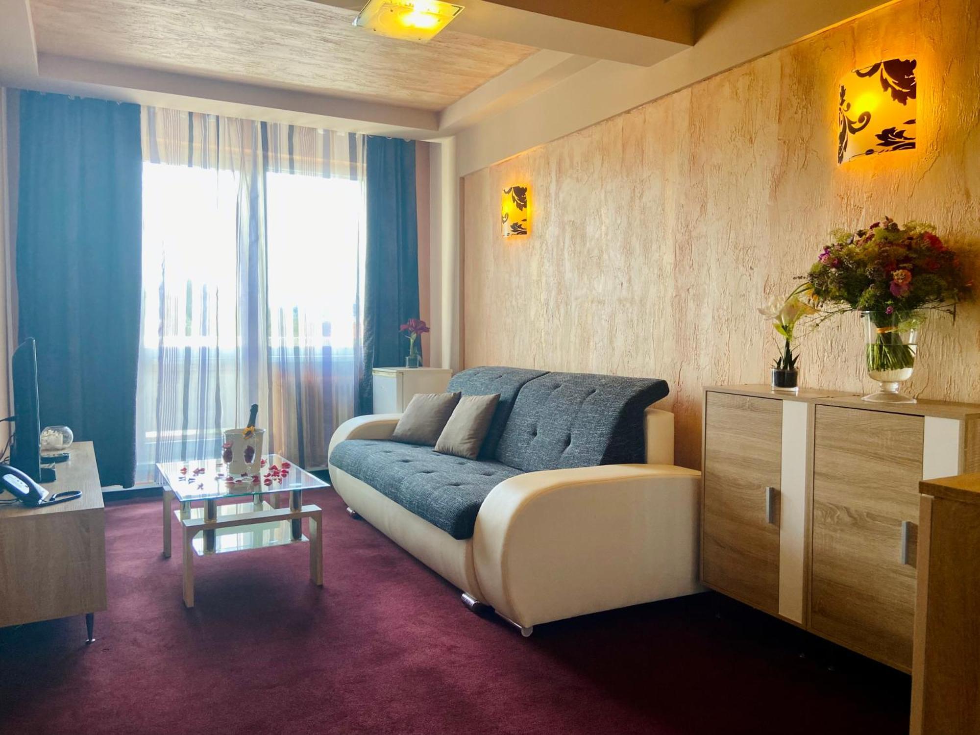 Hotel Dumbier Брезно Экстерьер фото